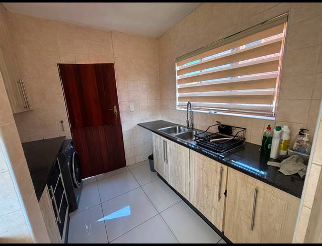 4 BEDROOM HOUSE FOR SALE IN HELDERWYK
